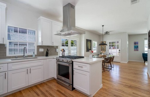 Hillcrest House | Fabulous New 4BR/3BA House in Mission Hills