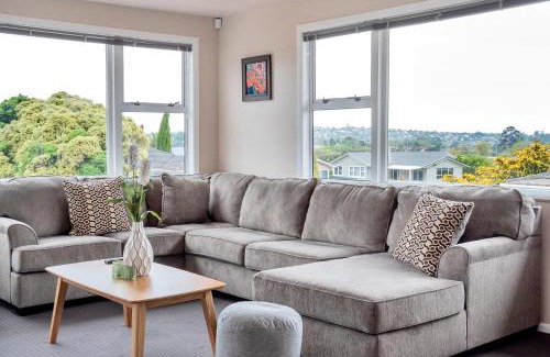 Pakuranga Heights House | Fabulous Three Bedroom Home In Pakuranga