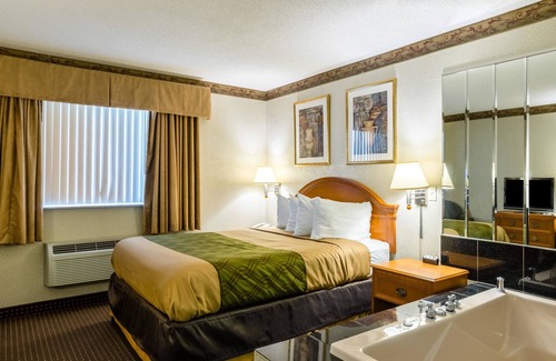 Pittsfield Hotel | FairBridge Inn Express