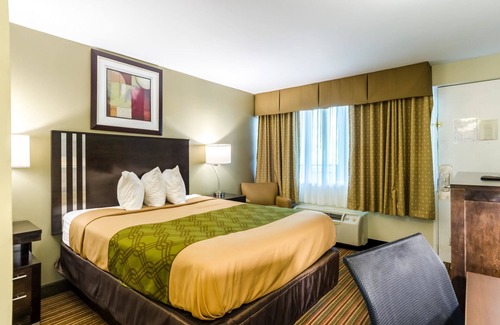 Pittsfield Hotel | FairBridge Inn Express