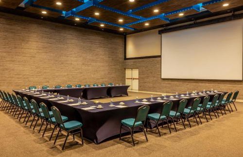 Downtown Cancun Hotel | Fairfield by Marriott Inn & Suites Cancun Downtown