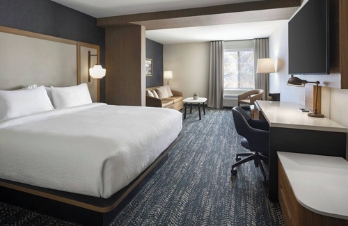 Raisin Hotel | Fairfield by Marriott Inn & Suites Fresno River Park