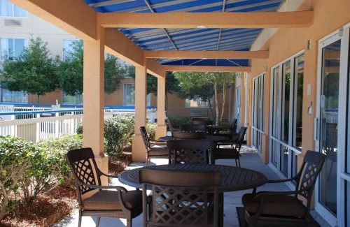 Myrtle Beach Hotel | Fairfield Inn Myrtle Beach Broadway at the Beach