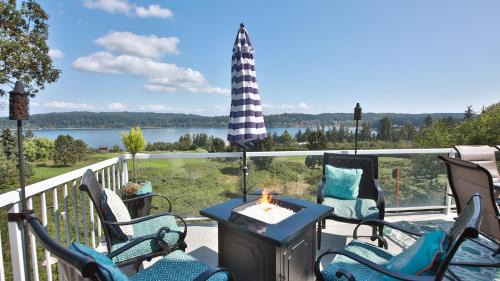 Freeland House | Fairway Harbor View by AvantStay Outdoor Oasis