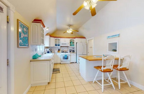 Buzzards Bay House | Fall 2025 & Summer 2026 Open. 1 Hour to Gillette FIFA World Cup. Walk to Beach!