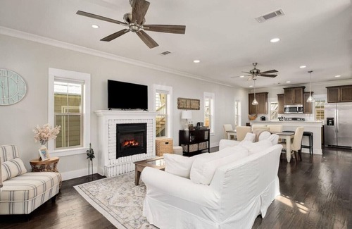 Dune Allen Beach House | Fall Break Special- 30A Retreat - Steps from the Beach