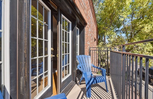 Downtown Flagstaff Apartment | Fall Colors R Coming! | Enjoy our Local Discounts