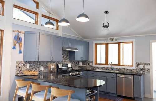 Lansing House | Fall Foliage View Contemporary Cayuga Lakehouse 3BR/3BA/Sleeps 9