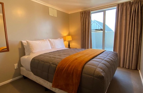 Twizel Apartment | Family Apartment with Mountain Views