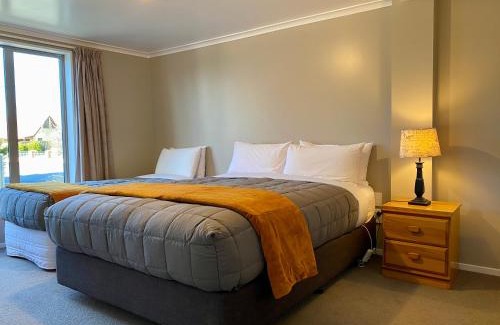 Twizel Apartment | Family Apartment with Mountain Views