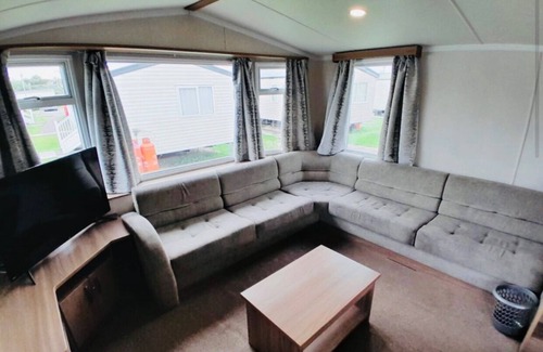 Fleetwood Cabin | Family Caravan In Cala Gran