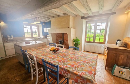 Sainte-Maure-de-Touraine Cottage | Family cottage with heated pool and wifi in Touraine