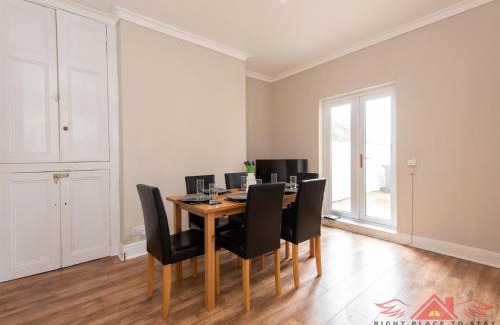 Darlington House | Family-Friendly 3-Bed Home in Central Location with Garden & Parking