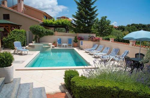Vinkuran Apartment | Family friendly apartments with a swimming pool Vinkuran, Pula - 15736