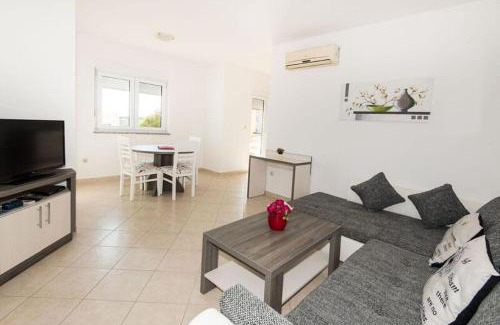 Vinkuran Apartment | Family friendly apartments with a swimming pool Vinkuran, Pula - 15736