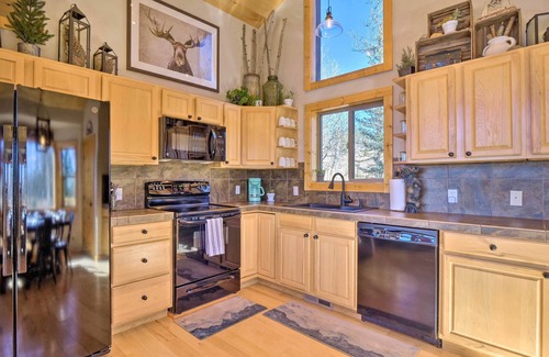 Indian Mountain Cabin | Family-Friendly Jefferson Cabin w/Fire Pit!