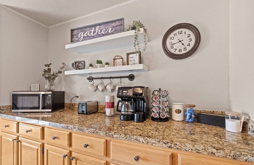 La Grande House | Family Home on 1 Acre w/Deck, Coffee Bar & Orchard
