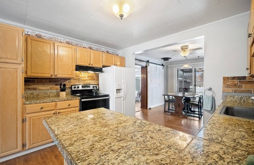 La Grande House | Family Home on 1 Acre w/Deck, Coffee Bar & Orchard