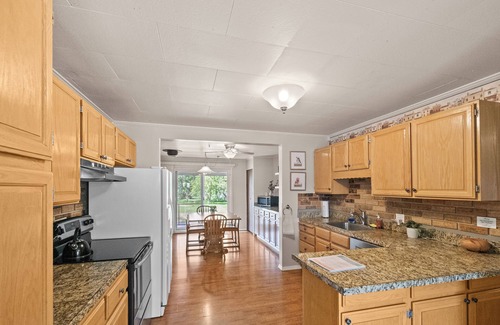La Grande House | Family Home on 1 Acre w/Deck, Coffee Bar & Orchard