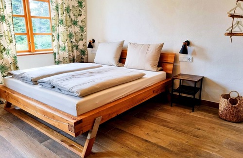 Muritz Bed & Breakfast | Family room-#6 Urbano NEU im EG-Deluxe-Ensuite with Bath