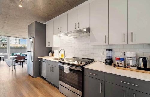 River North Hotel | Family-Sized 4BR Luxury in Downtown Chicago