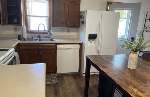 Kirksville Apartment | Family sized, pets, one-level condo in town, laundry, grill, deck