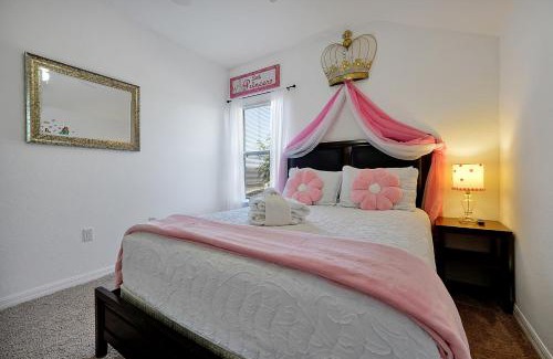 Marbella House | Famous Home in Davenport with Game Room