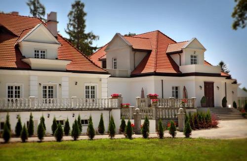 Tarczyn Bed & Breakfast | Farma Many B&B, noclegi Suntago & DeepSpot