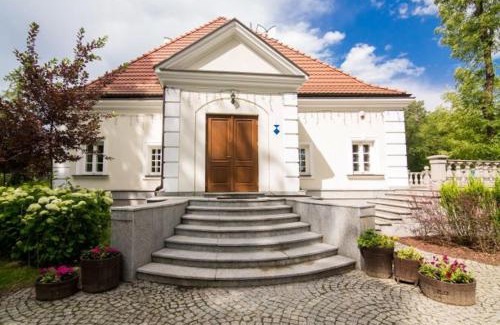 Tarczyn Bed & Breakfast | Farma Many B&B, noclegi Suntago & DeepSpot
