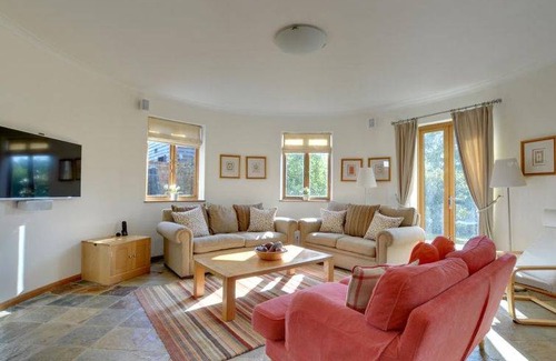 Abbess Roding House | Farmhouse ∙ 5 bedrooms ∙ 12 guests