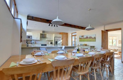Abbess Roding House | Farmhouse ∙ 5 bedrooms ∙ 12 guests