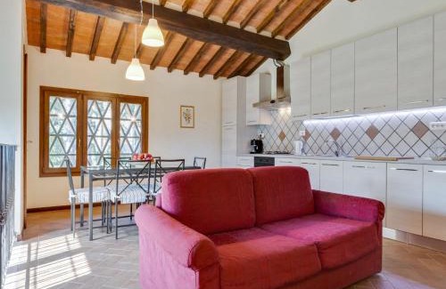 Lucardo House | Farmhouse in Tuscany with Pool & Vineyard View