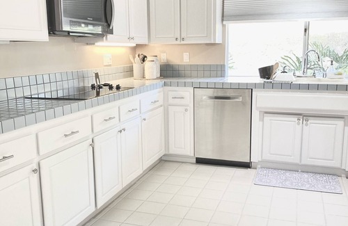 Kit Carson House | Farmhouse Oasis - Relax, Un-wind, Enjoy!