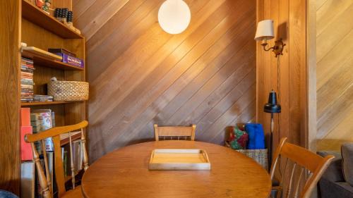 Tahoma House | Fawn by AvantStay Secluded Cabin w Large Deck Surrounded by Forest
