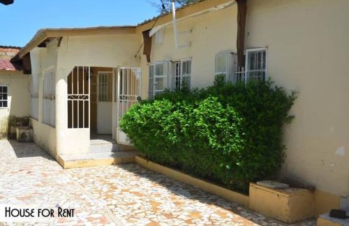 West Coast Division House | Fayes Afrikaans huisje Brusubi