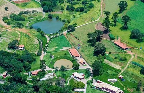 Pedra Bela House | Fazenda com 3 espaços independentes - 10 suítes com PISCINA, 4 suítes com JACUZZI ou Chalé romântico com JACUZZI - Wi-Fi 400MB Lagos e Cavalos
