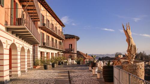 Monforte d'Alba Apartment | Felicin - Palazzo Boeri Panoramic Suites