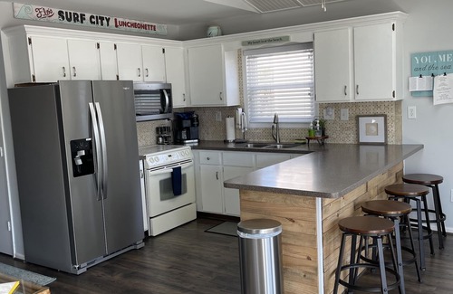 Surf City House | FENCED IN 2nd Row 2 the sea❤️ Shibumi, beach chairs, and linens included.