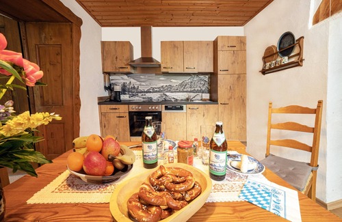 Ramsau bei Berchtesgaden Apartment | Ferienwohnung Nr. 1, 1-2 Pers., 48 qm, Dusche/wc, Südbalkon, TV, 1 Schlafzimmer + Wohnschlafzimmer, Neue Wohnküche