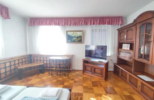 Bad Elster Apartment | FerienHaus "Grimberg" & großes Grundstück