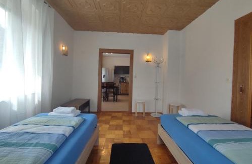 Bad Elster Apartment | FerienHaus "Grimberg" & großes Grundstück