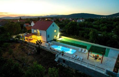Lovrec House | Ferienhaus In Opanci Mit Beheiztem Pool, Parkplatz