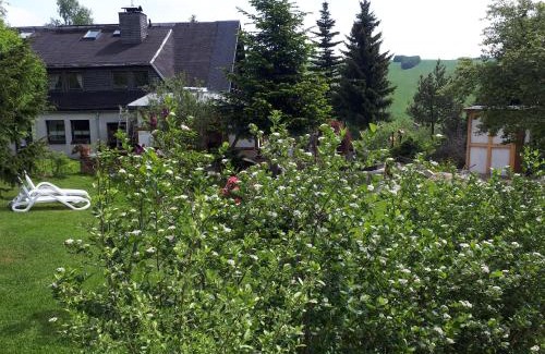 Oberwiesenthal Apartment | Ferienwohnung Aronia Garten