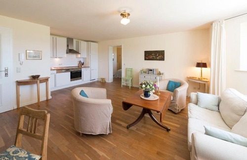 Grubnow Apartment | Ferienwohnung-1-direkt-am-Wasser-im-Gut-Grubnow-Ruegen