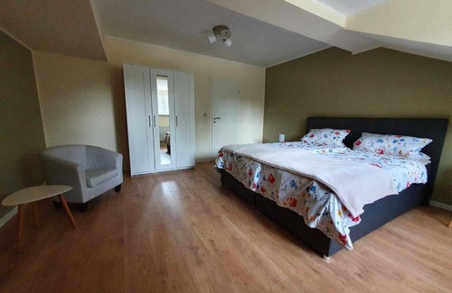 Stiege Apartment | Ferienwohnung Am Bahnhof