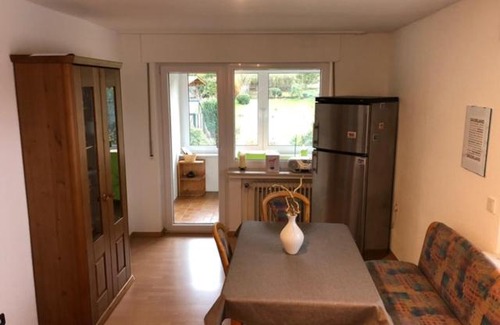 Velmede Apartment | Ferienwohnung Päusken mit Rosengarten im Hochsauerland