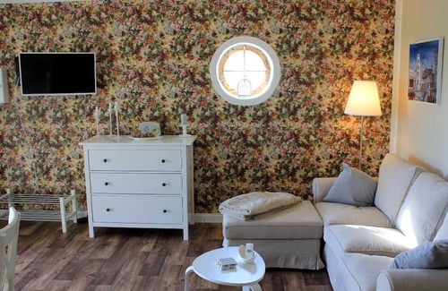 Bodstedt Apartment | Ferienwohnung Rosengarten - Backstein Scheune Starkow bei Barth