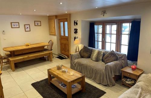 Les Carroz-d'Araches Apartment | Ferme rénovée 4 ch, 3 sdb, PARKING, WIFI, proche pistes et commerces - FR-1-572-25