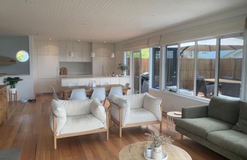 Lorne House | Fern Ocean Views Middle of Town WiFi and Pet Friendly