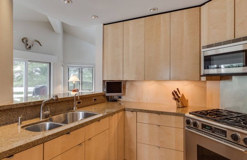 Warm Springs House | Festive Dates Available! Bright Townhome with Mountain Views; Two Blocks to Ski Lift